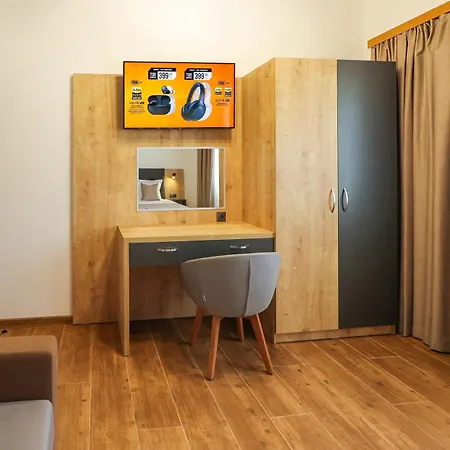 Lavalliere & Sarnitsa