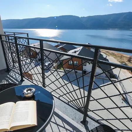 Complex Lavalliere & *