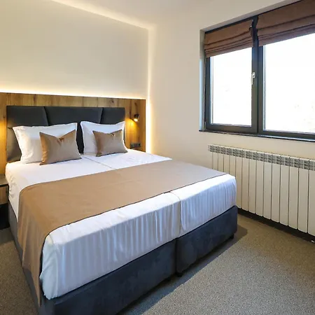 Lavalliere & Sarnitsa