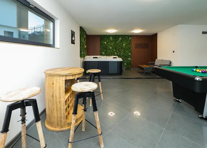 Üdülőközpont Lavalliere & *