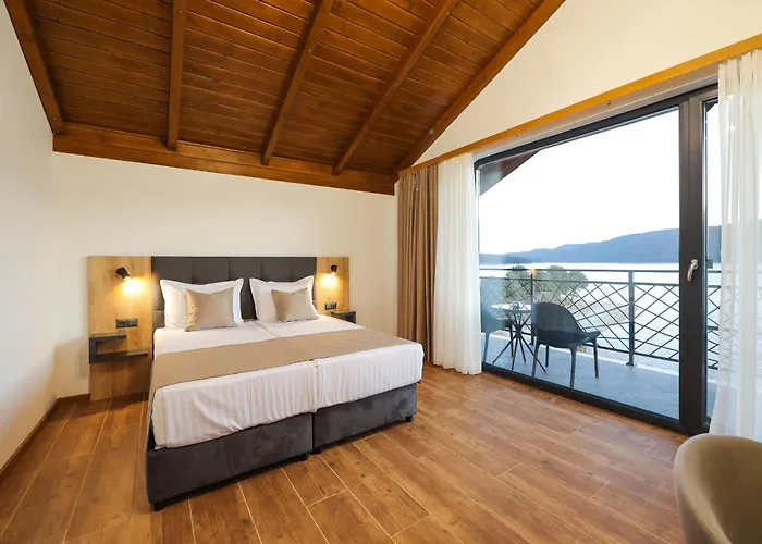 Lavalliere & Szarnica