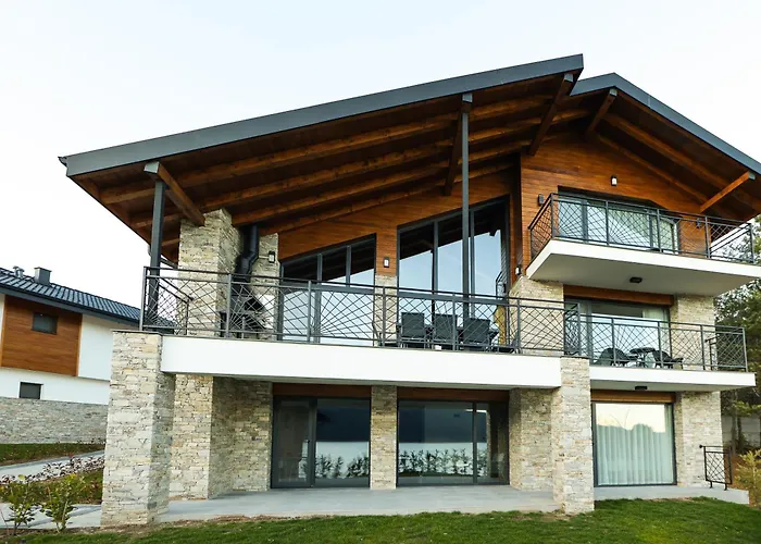 Lavalliere & Üdülőközpont *