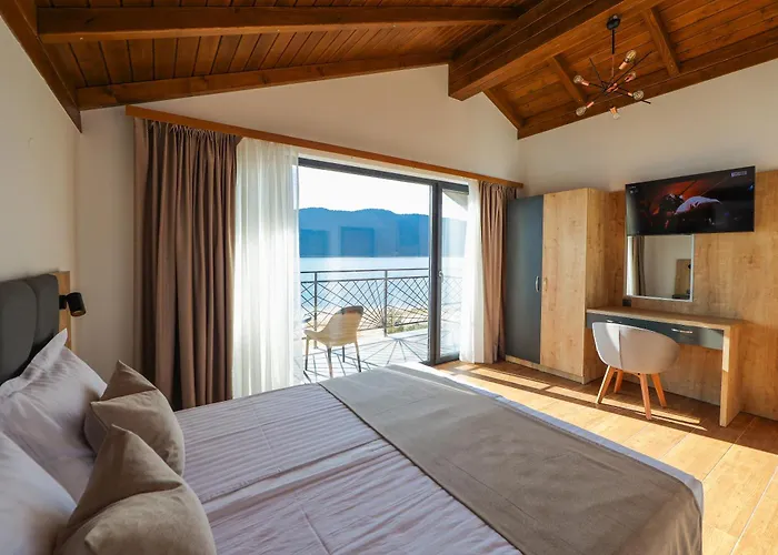 Lavalliere & * Szarnica