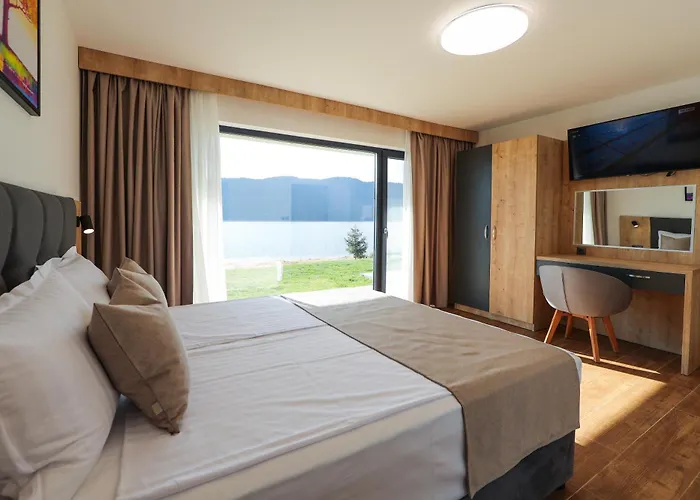 Üdülőközpont Lavalliere & *