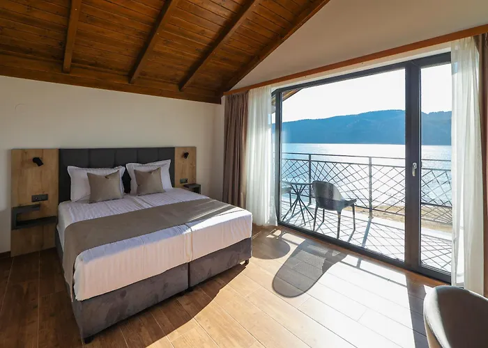 Lavalliere & Üdülőközpont