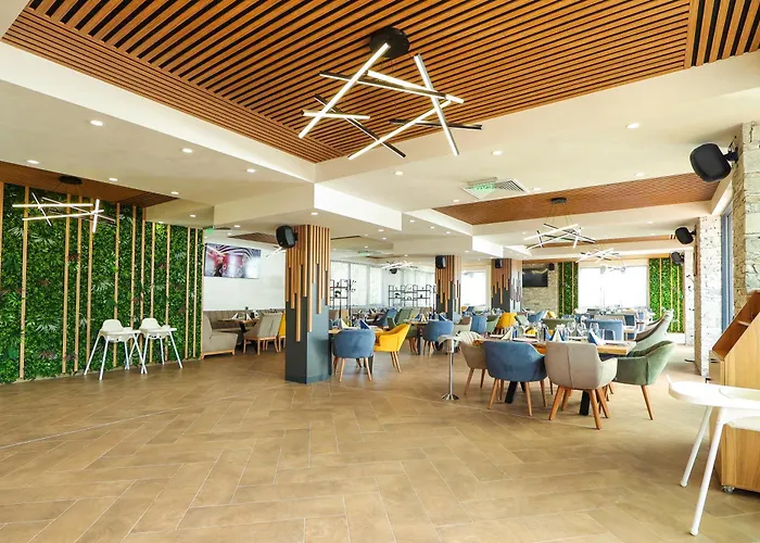 Lavalliere & Üdülőközpont *