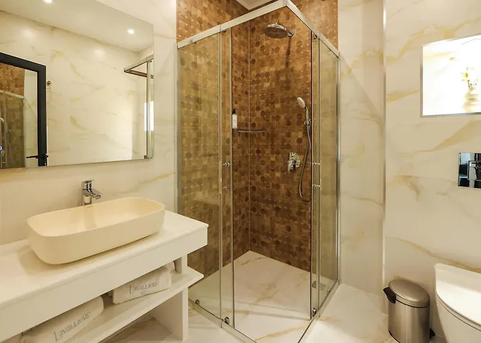 Üdülőközpont Lavalliere & *