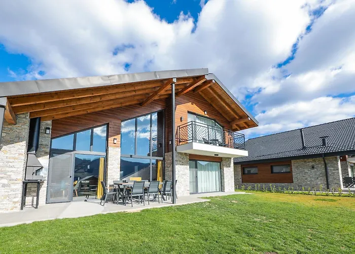 Lavalliere & Üdülőközpont *