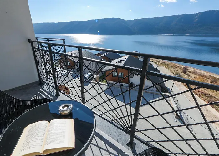 Üdülőközpont Lavalliere & *