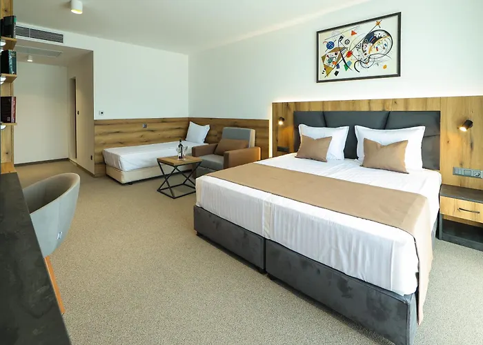 Lavalliere & Üdülőközpont *